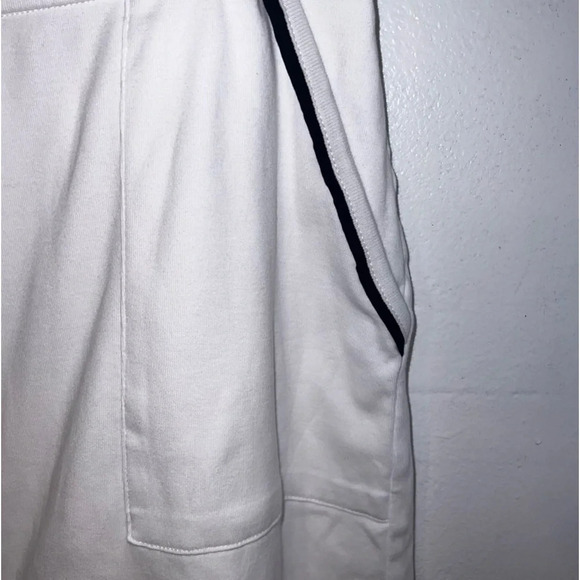 Jones New York, XL White w/black slant pockets knit comfort waistband knit skort - Picture 3 of 10